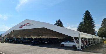 Überdachter Parkplatz für Autoverkauf in Villach 