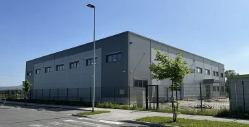 Produktionshalle mit moderner Stahlbauweise